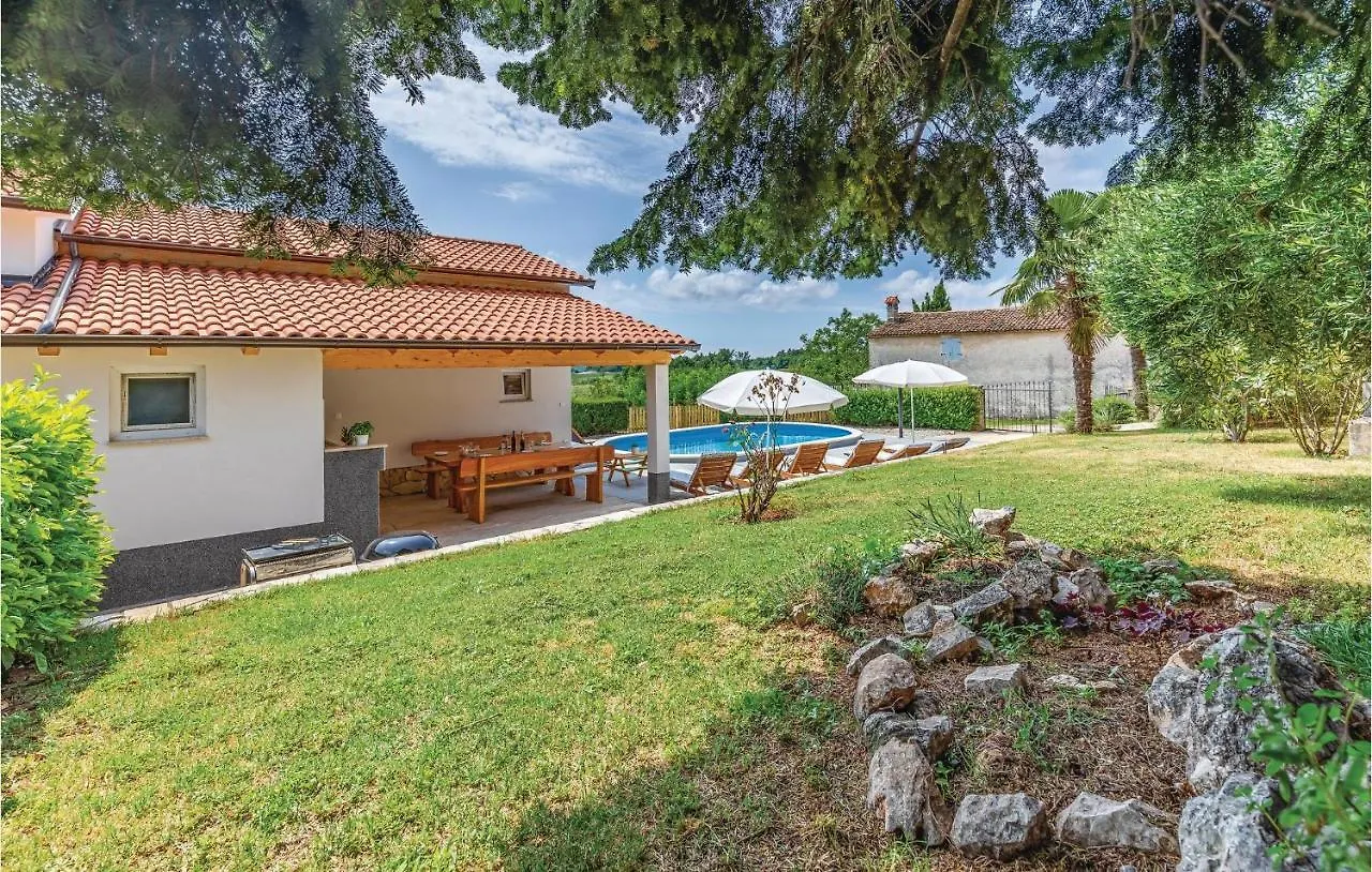 Holiday home 3 Bedroom Cozy Home In Koromani