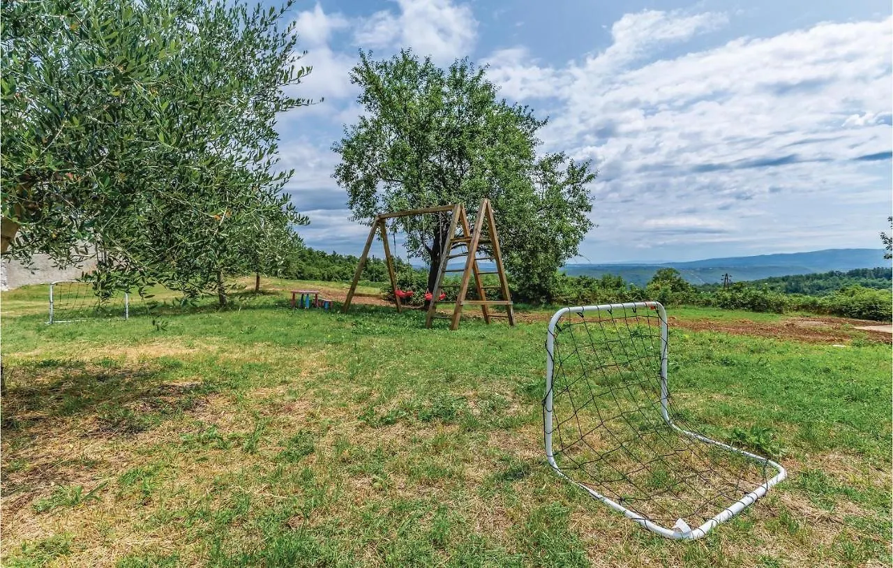 3 Bedroom Cozy Home In Koromani 0*,