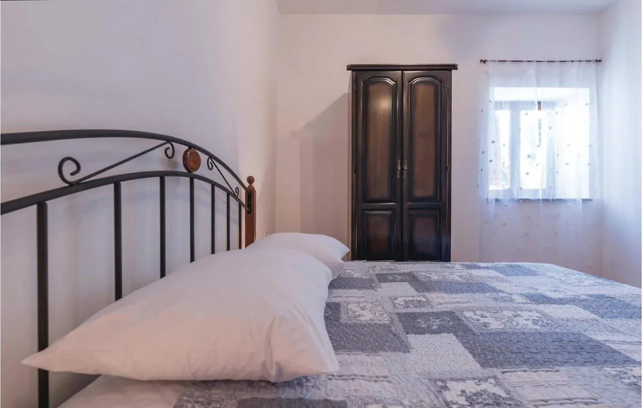 בית נופש 3 Bedroom Cozy Home In Koromani