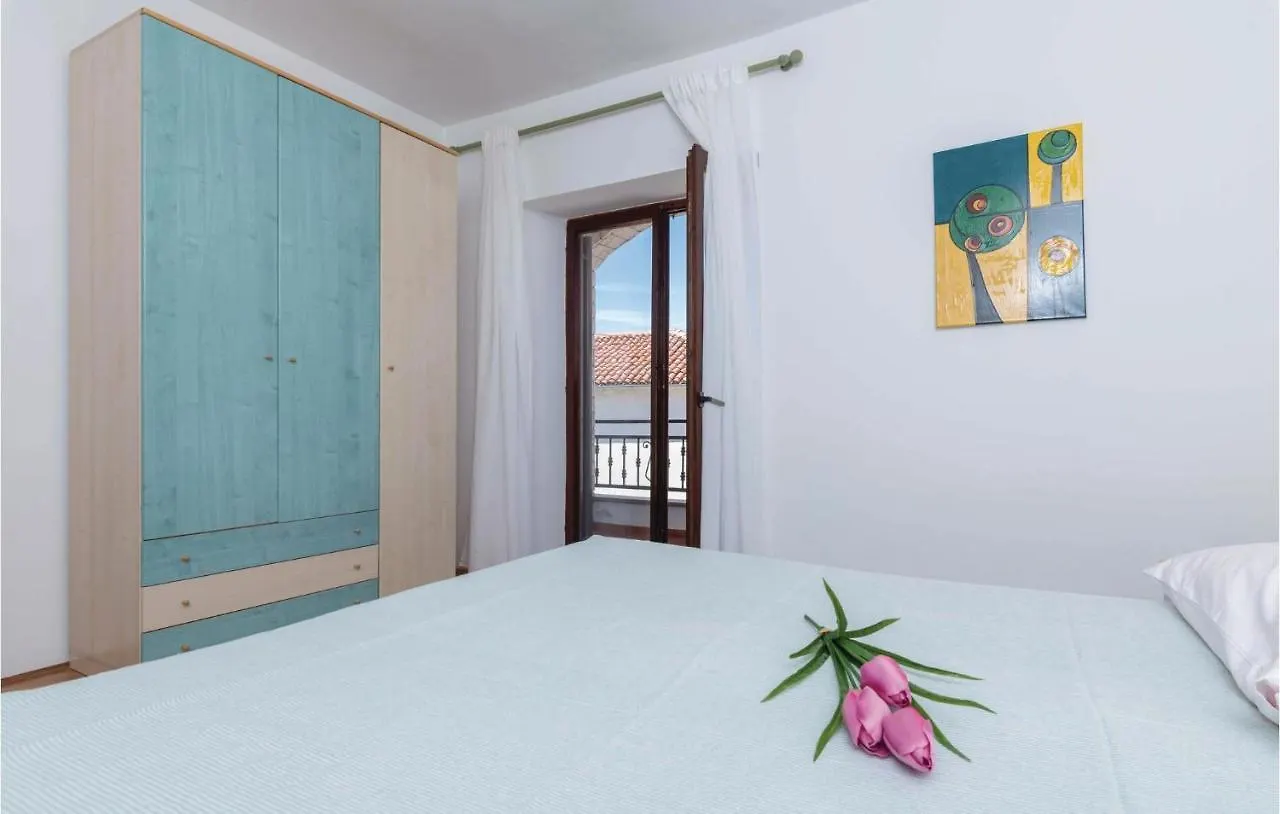 3 Bedroom Cozy Home In Koromani Croatia