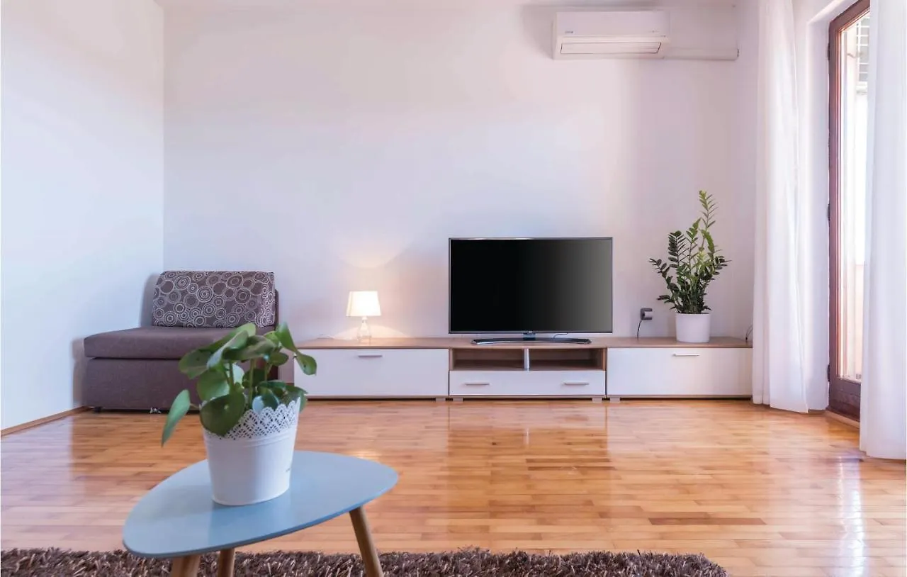 3 Bedroom Cozy Home In Koromani 0*,  Croatia