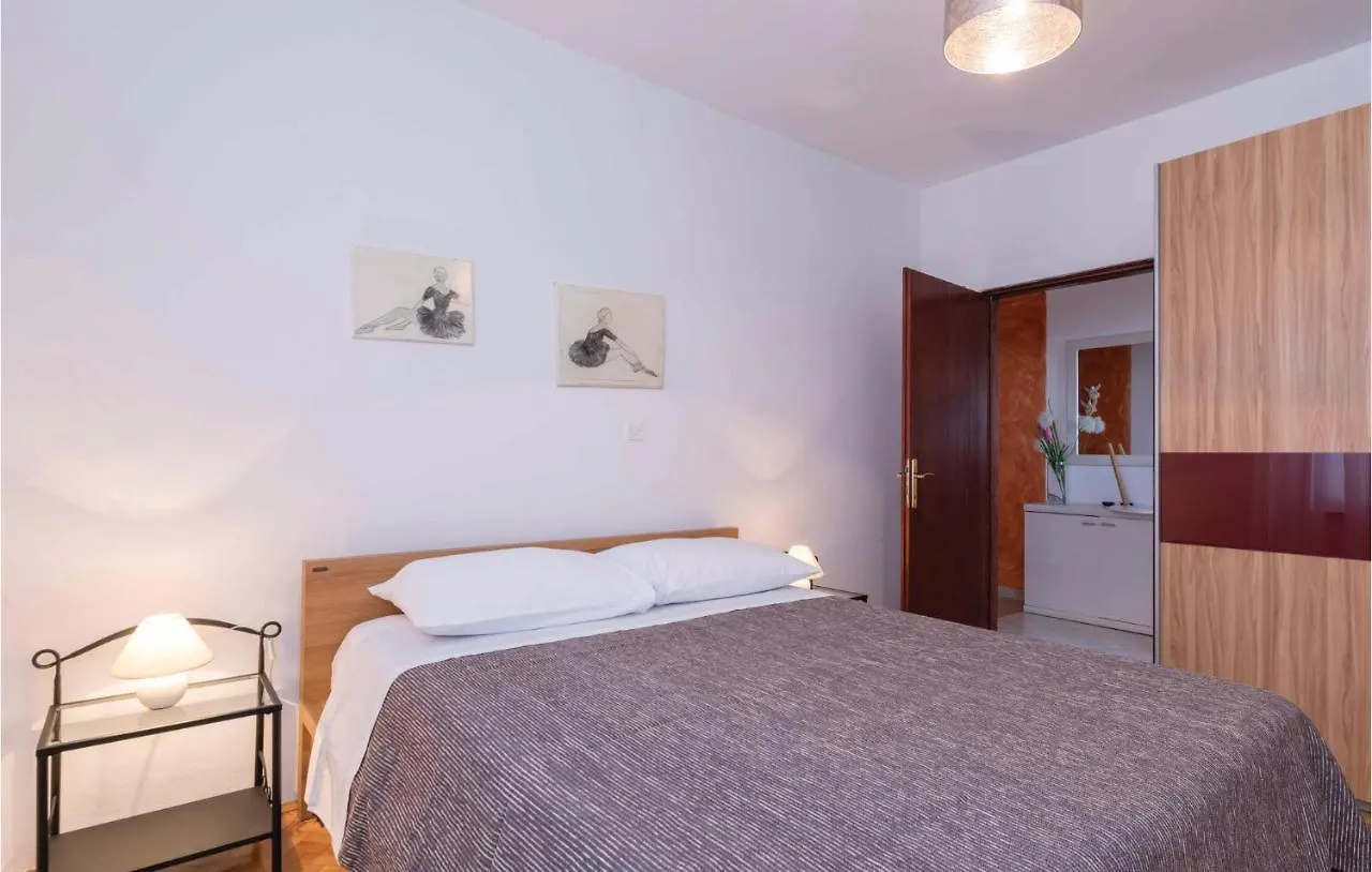 3 Bedroom Cozy Home In Koromani Holiday home