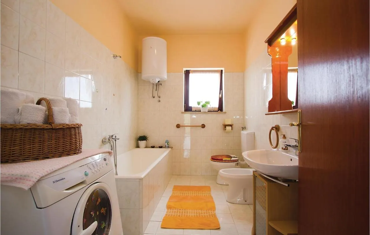 3 Bedroom Cozy Home In Koromani 0*,  Κροατία