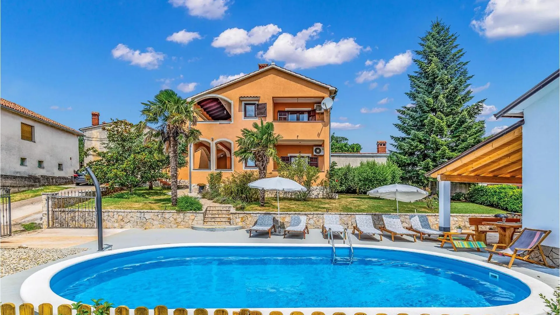 3 Bedroom Cozy Home In Koromani Croatia