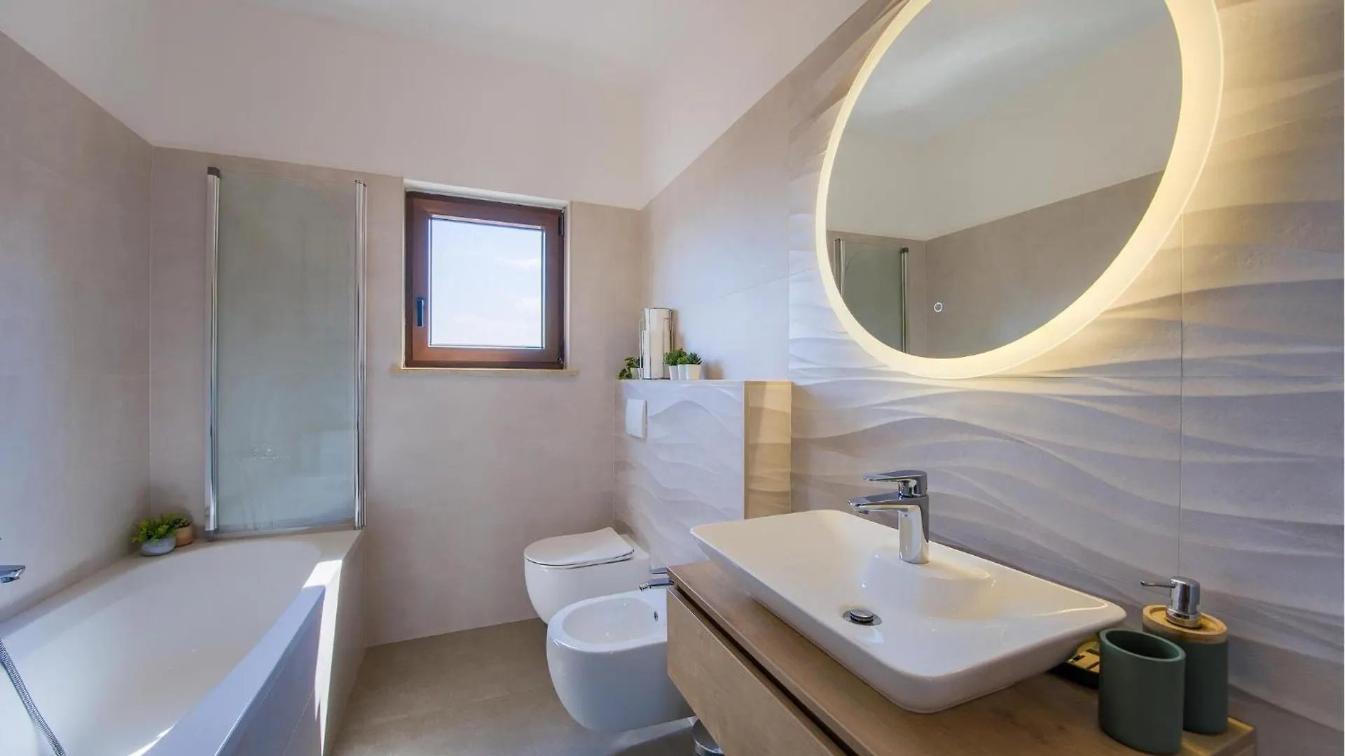 3 Bedroom Cozy Home In Koromani Kroatien