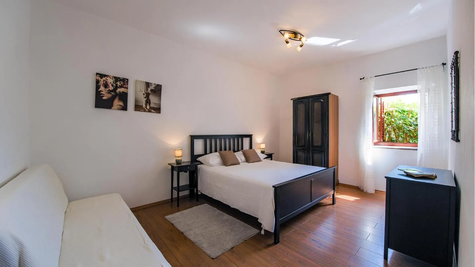 3 Bedroom Cozy Home In Koromani Σπίτι διακοπών