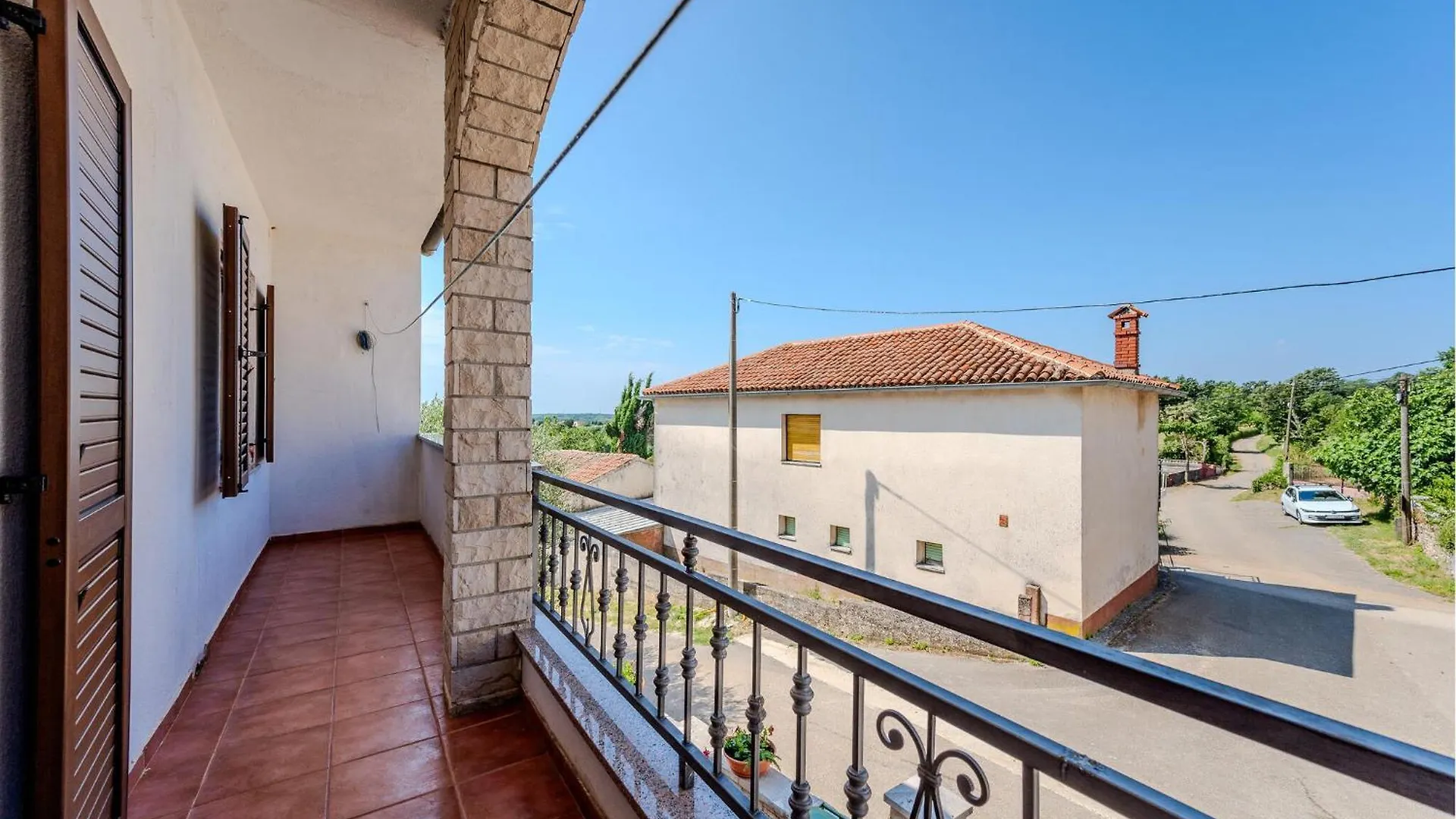 3 Bedroom Cozy Home In Koromani
