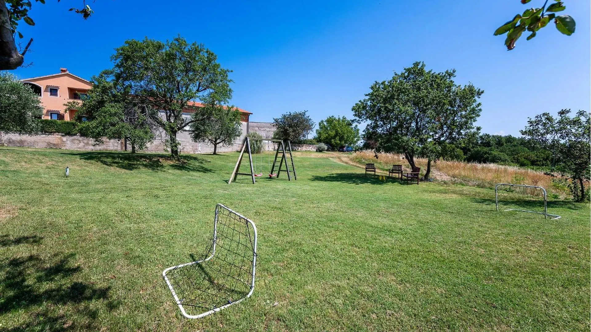 3 Bedroom Cozy Home In Koromani Feriehus