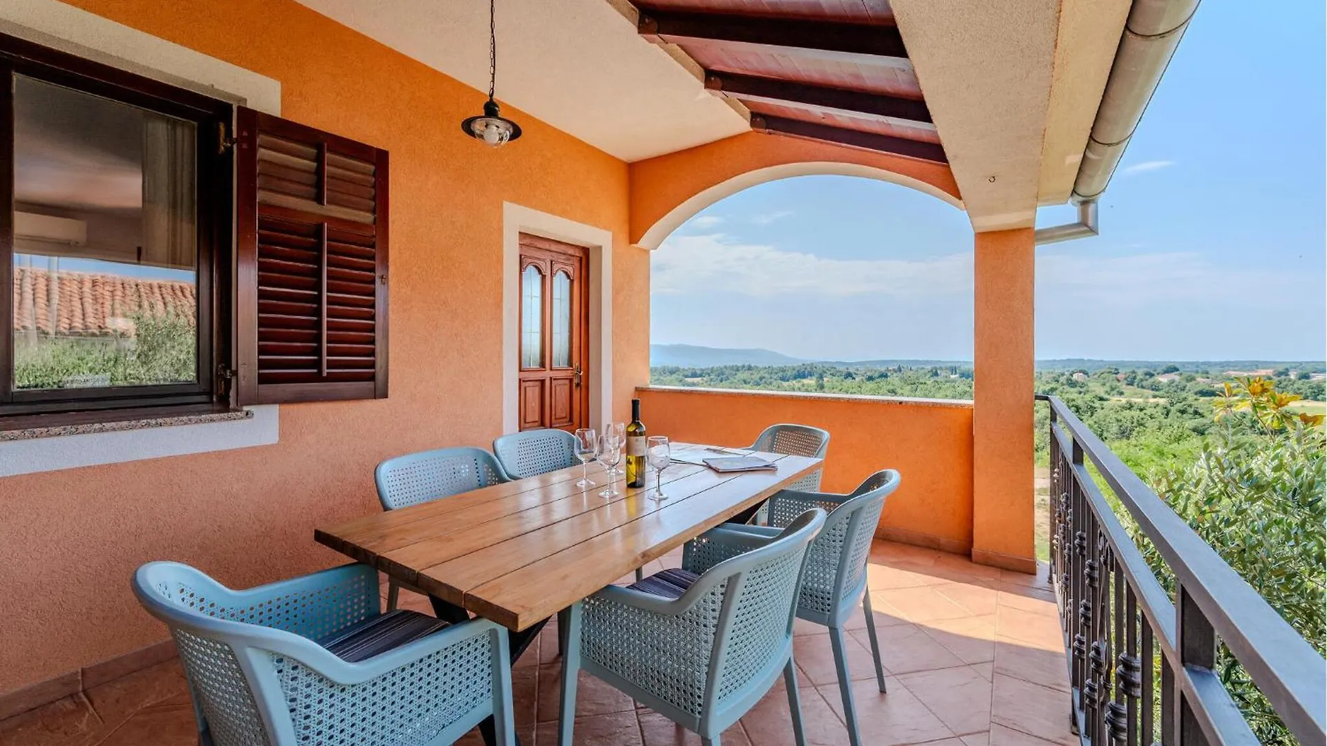 3 Bedroom Cozy Home In Koromani Σπίτι διακοπών