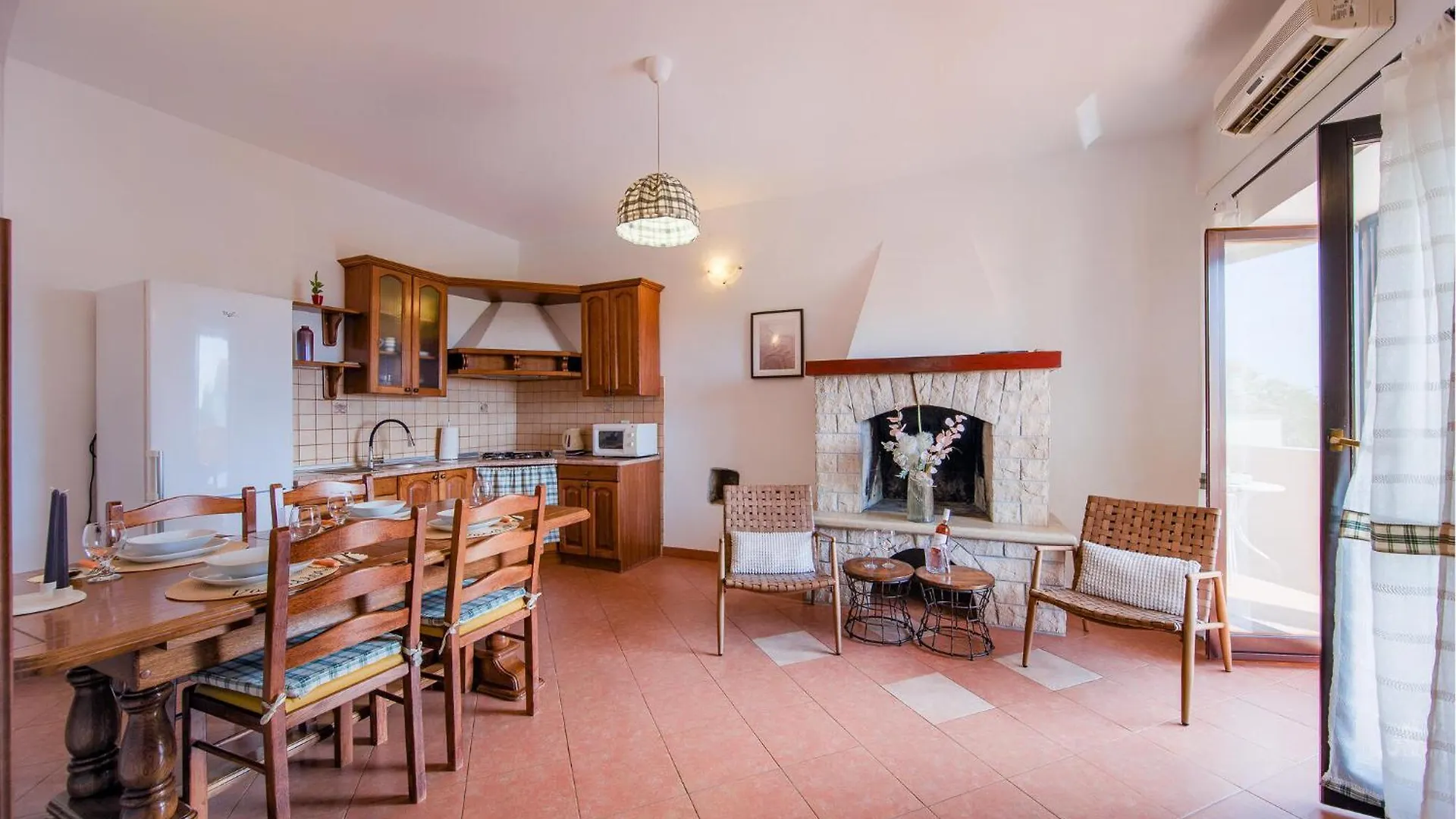 3 Bedroom Cozy Home In Koromani Κροατία