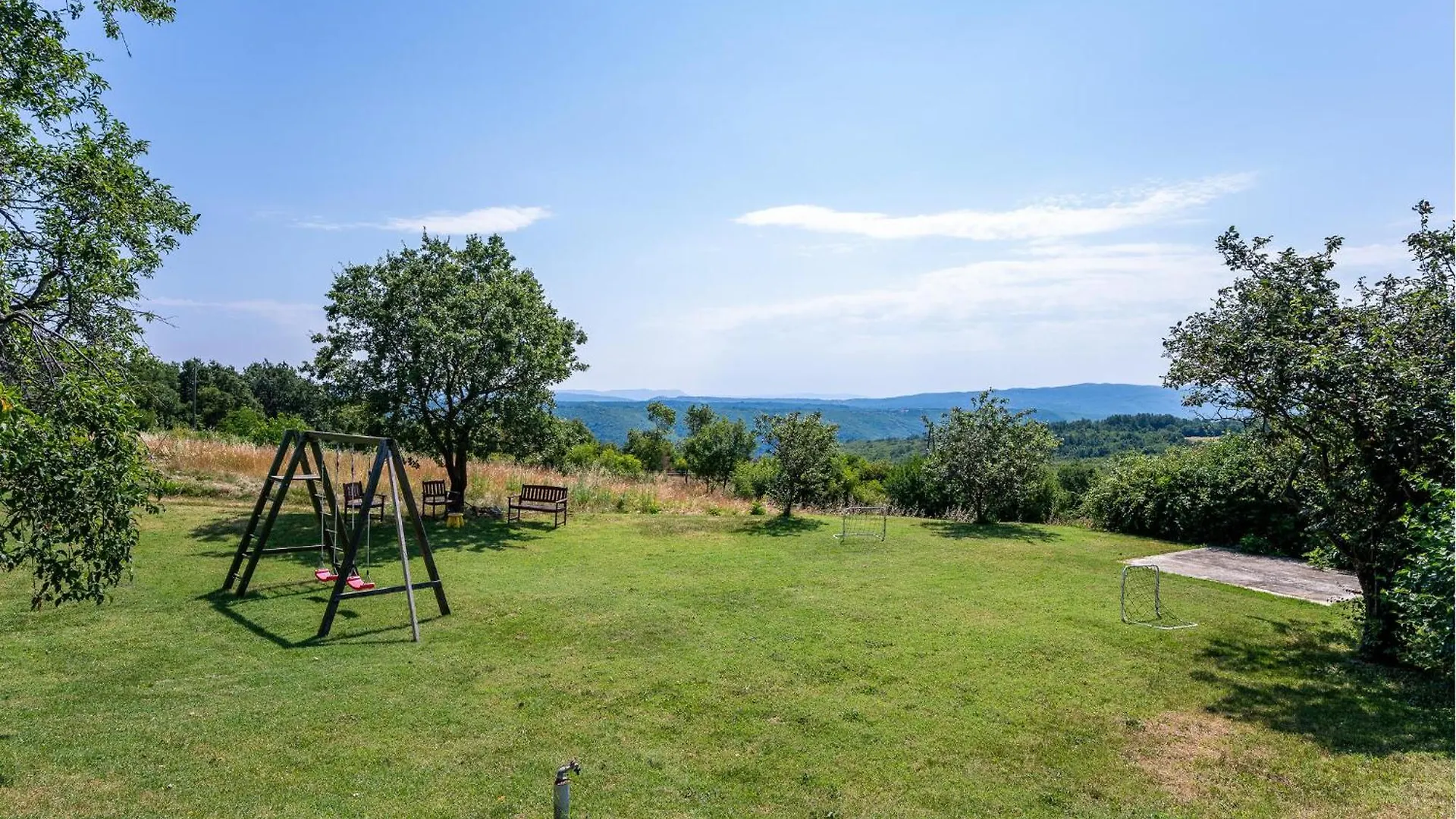 3 Bedroom Cozy Home In Koromani Feriehus