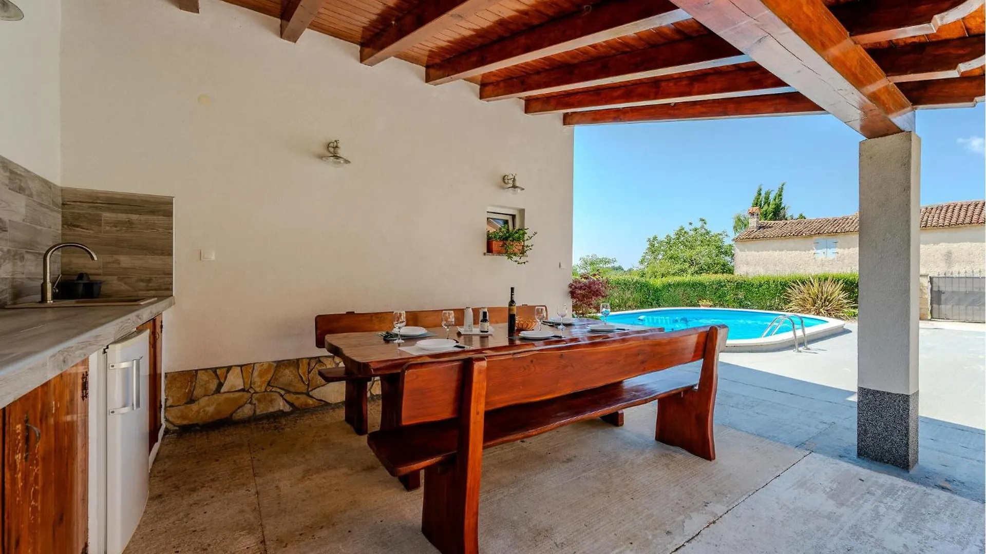 3 Bedroom Cozy Home In Koromani