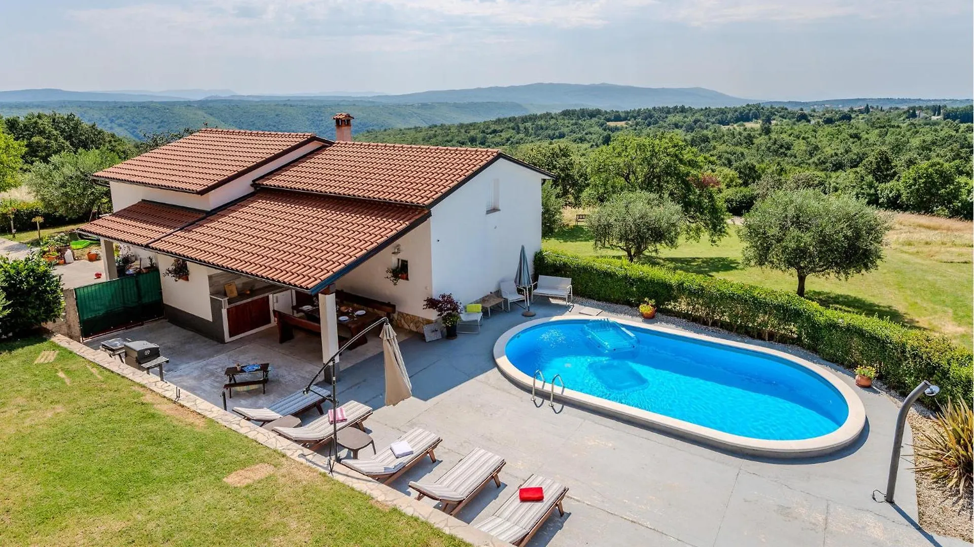 3 Bedroom Cozy Home In Koromani 0*,