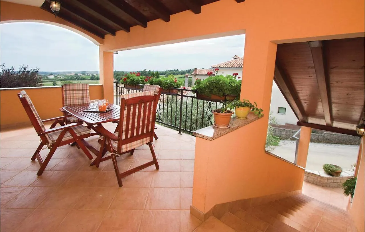 3 Bedroom Cozy Home In Koromani