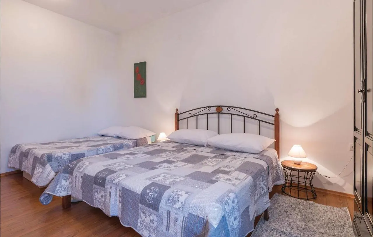 3 Bedroom Cozy Home In Koromani Holiday home