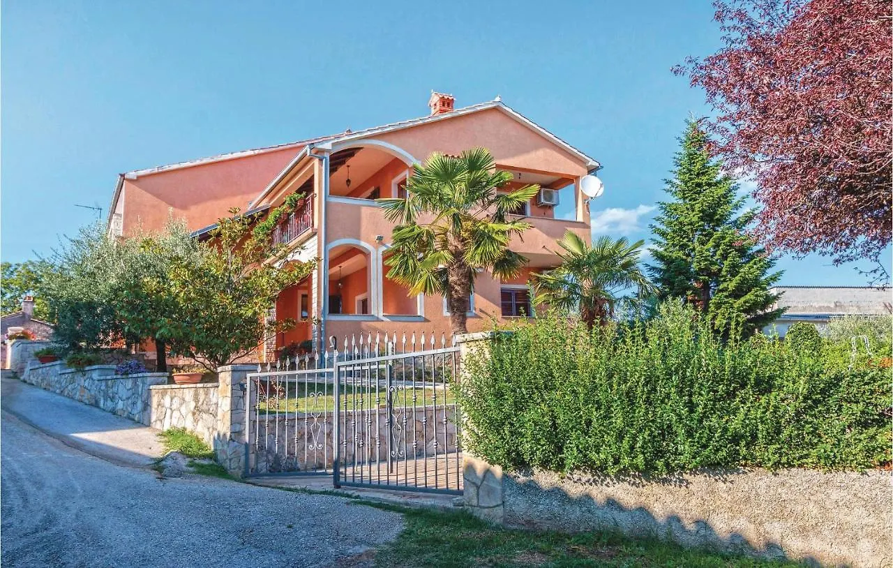 3 Bedroom Cozy Home In Koromani Holiday home